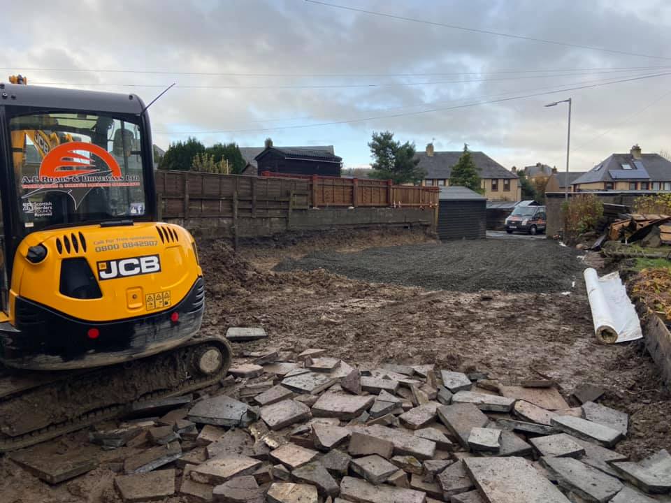 Retaining Wall, New Fence, Edging, Drainage & Tarmac Drive