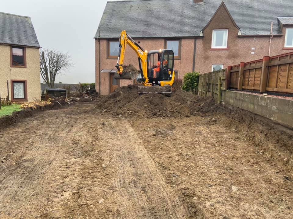 Retaining Wall, New Fence, Edging, Drainage & Tarmac Drive