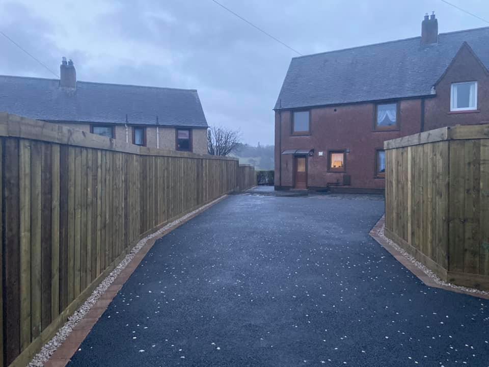 Retaining Wall, New Fence, Edging, Drainage & Tarmac Drive