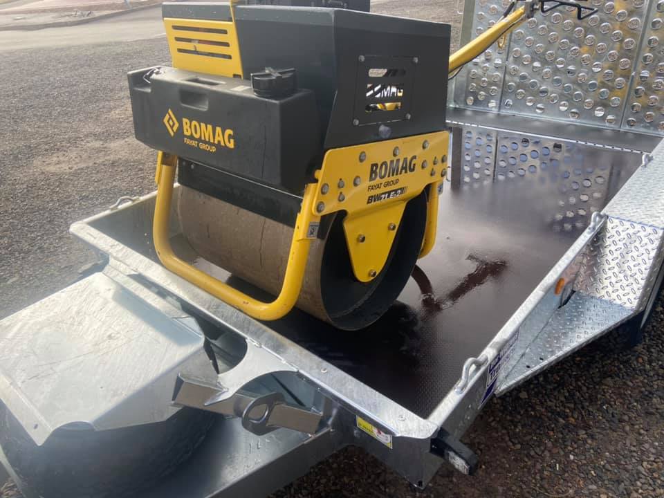 BOMAG BW71 E-2 Roller + IFOR WILLIAMS GH1054 Plant Transport Trailer