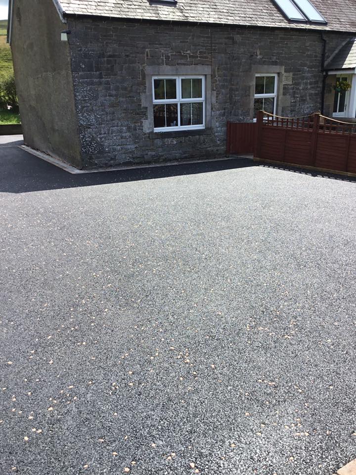 Tarmac Driveway, Kerb with Block Stone Edging