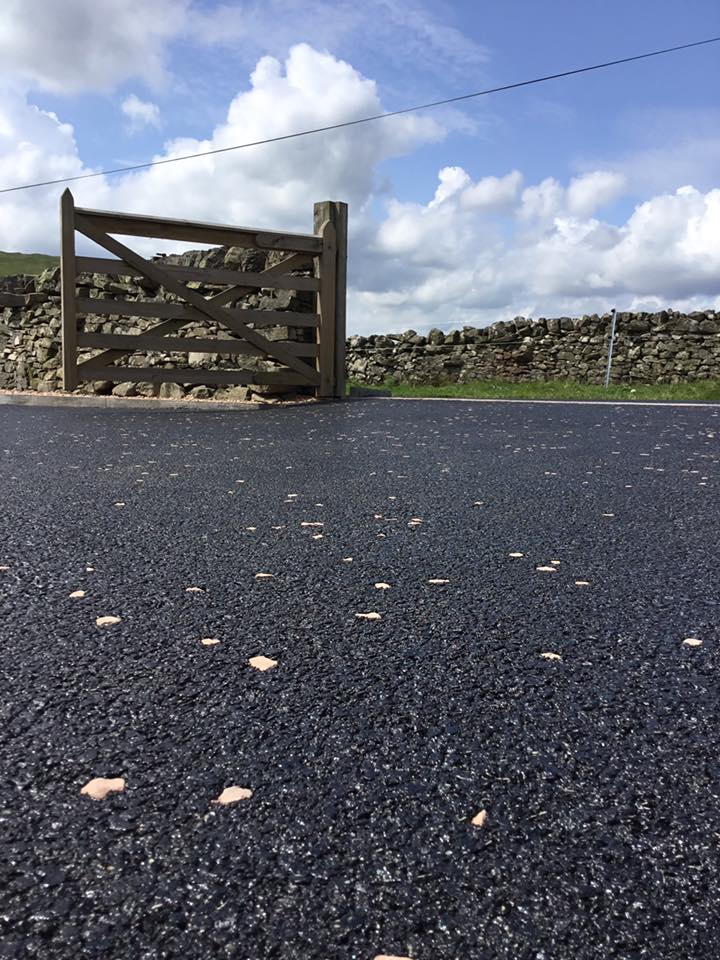 Tarmac Driveway, Kerb with Block Stone Edging