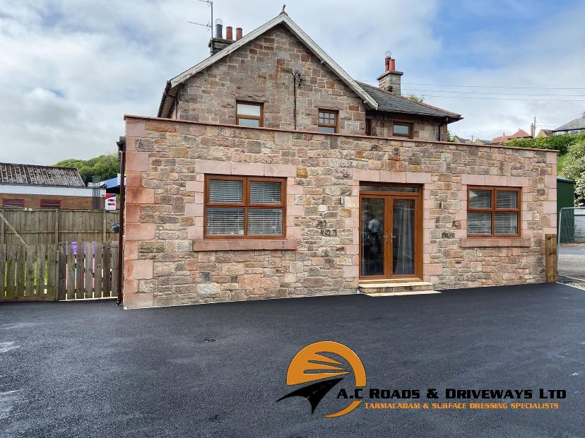 Tarmac Driveway with Drainage, Kerbing and Manhole Covers