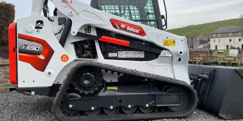 Bobcat T590 Skid Steer with attachments_3