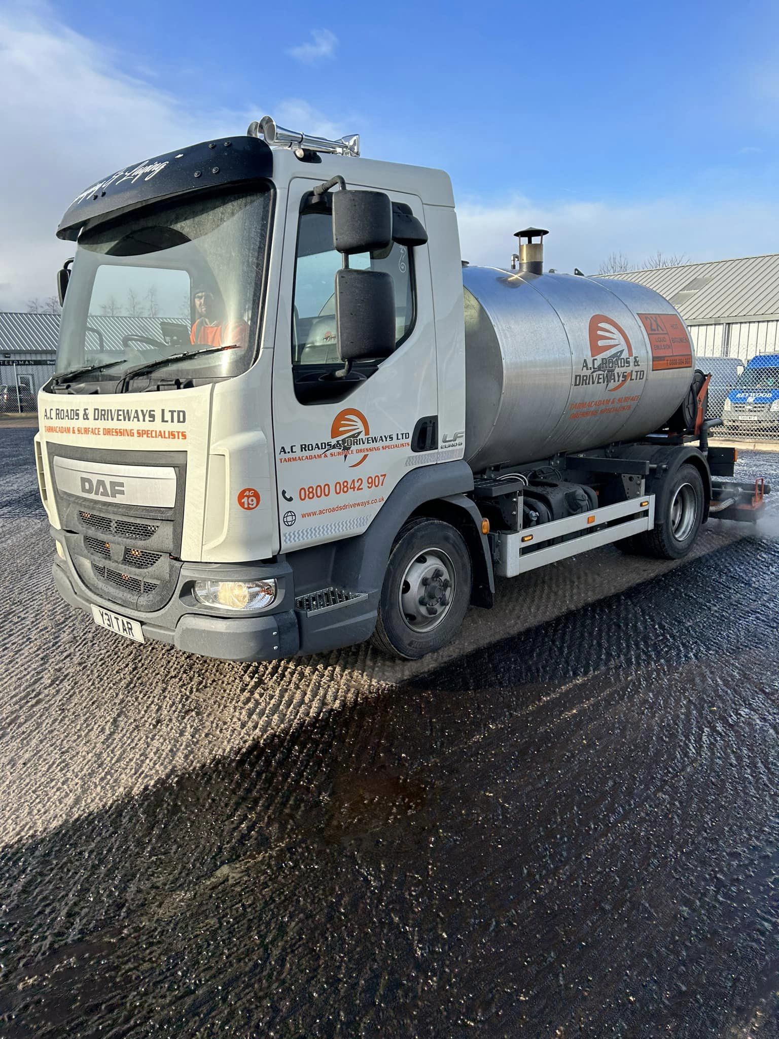 road surfacing plant hire bitumen sprayer