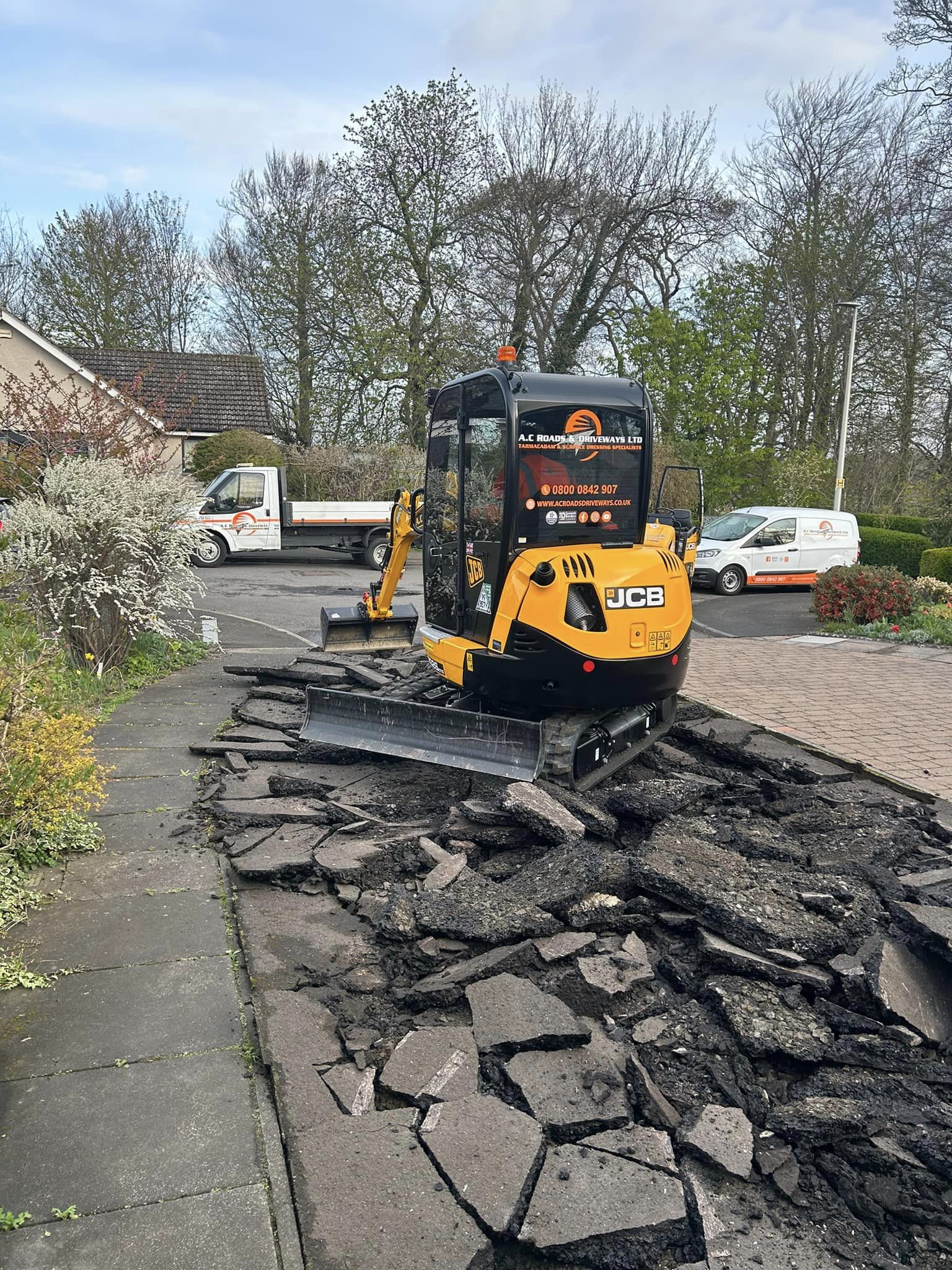 Replace Old Tarmac Driveway - remove old tarmac & excavate