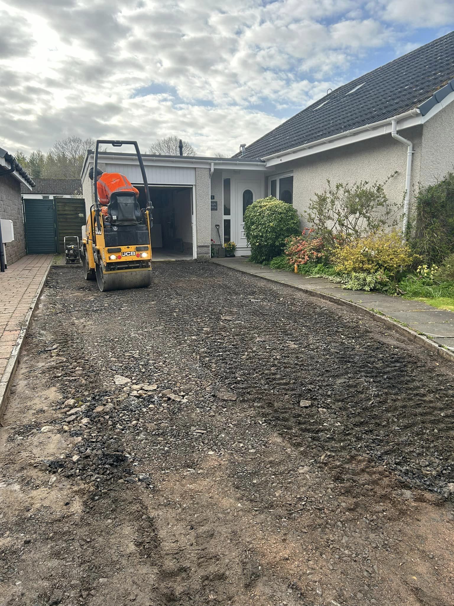 Replace Old Tarmac Driveway - remove old tarmac & excavate