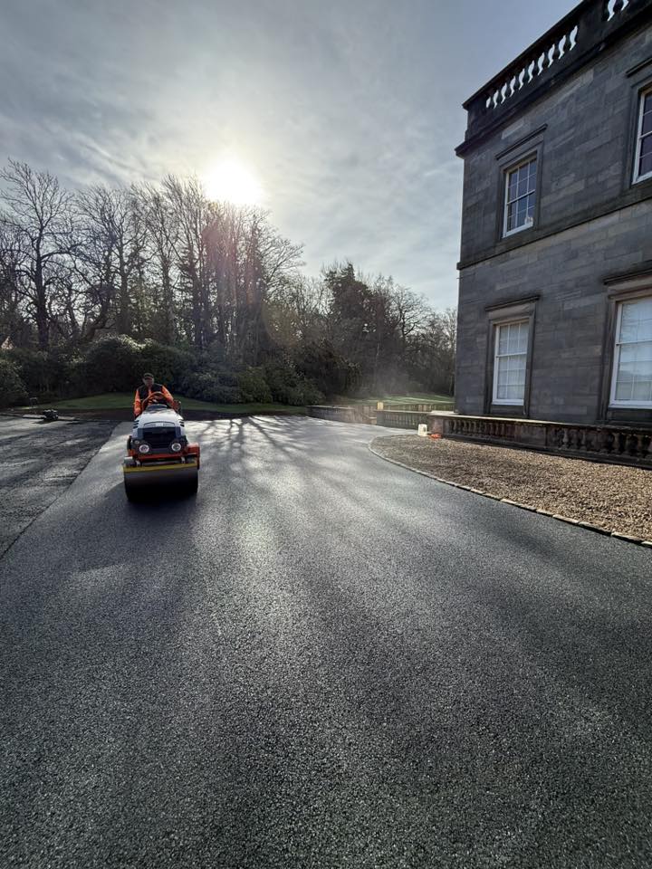 reclaimed Edinburgh cobbles were installed around the lawn perimeter along with new gravel beds