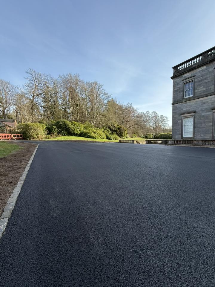 10mm SMA & 20mm base course tarmac, with a total tarmac construction depth of 200mm