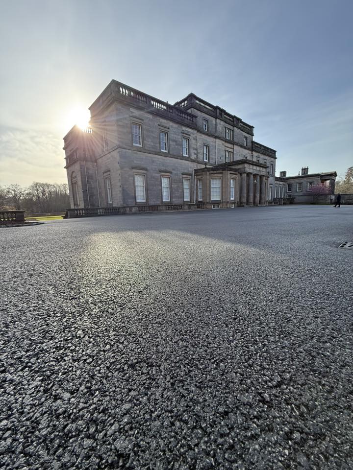 10mm SMA & 20mm base course tarmac, with a total tarmac construction depth of 200mm